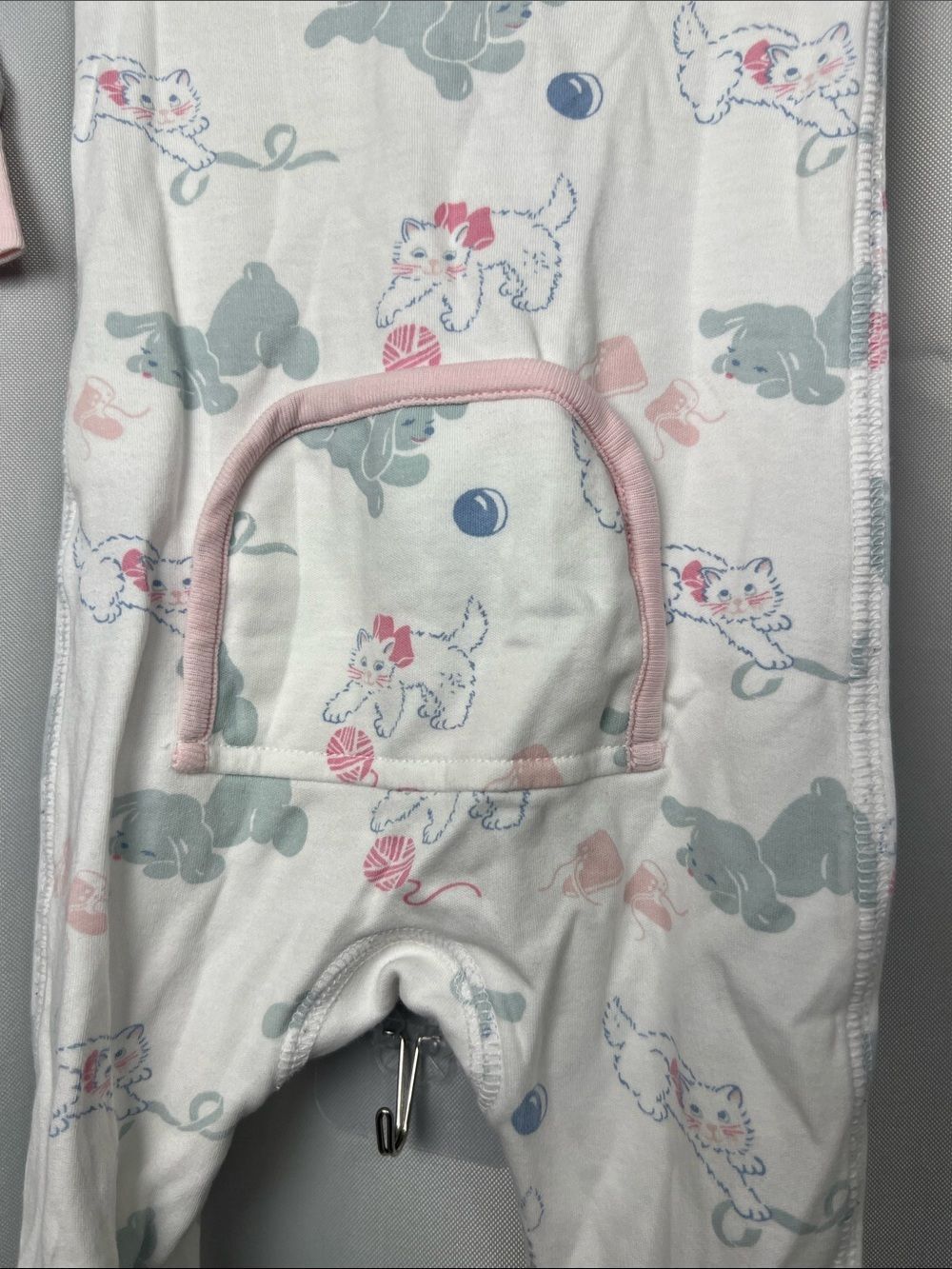 The Beaufort Bonnet Company Noelle's Night Night zippie puppy and kitten print - Picture 9 of 13